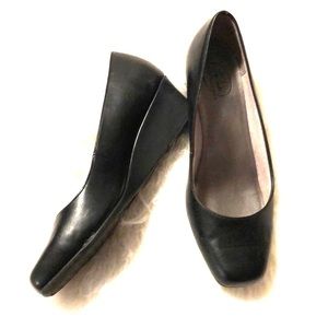 Comfortable and cute black wedge dress shoes